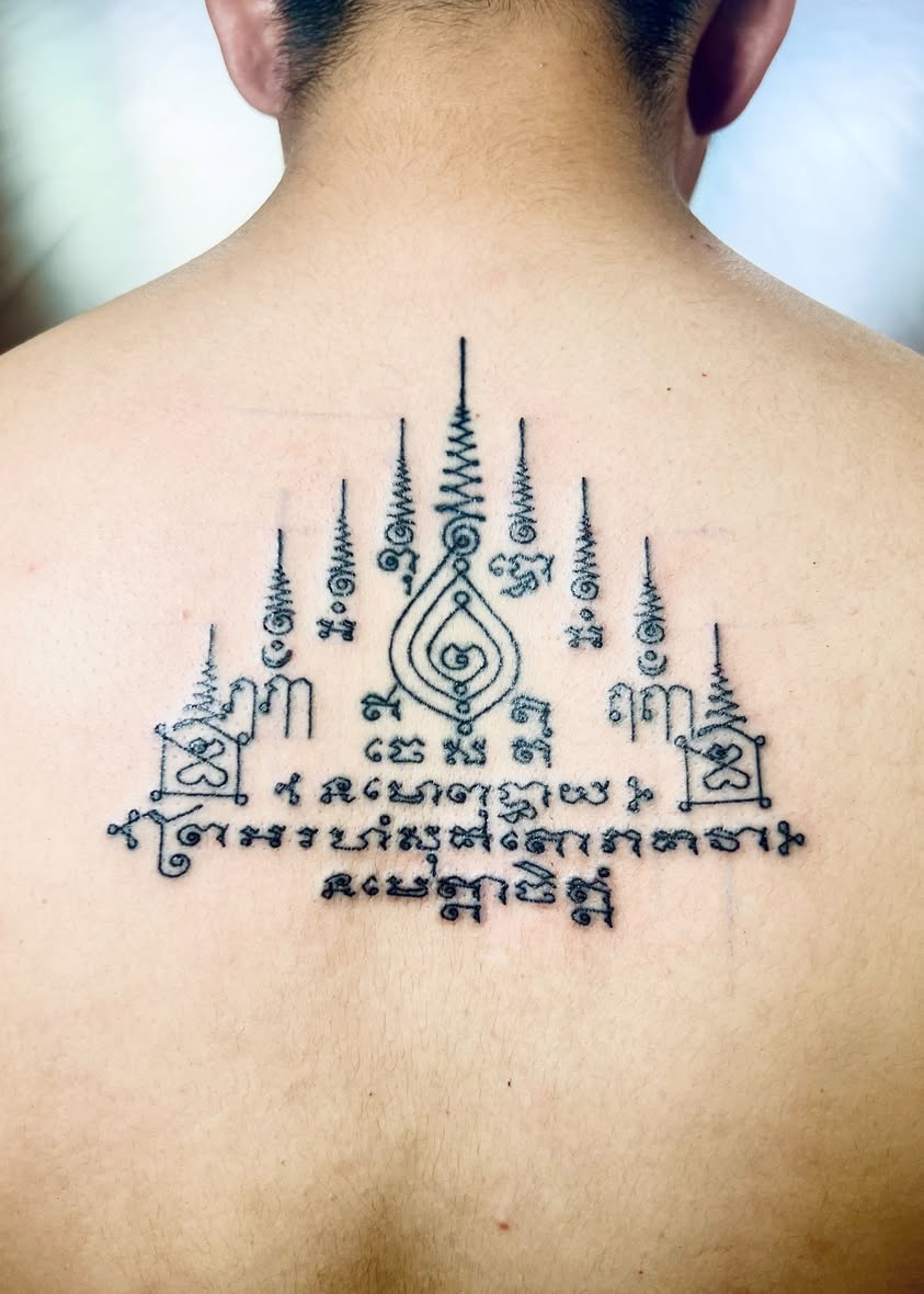The Buddha Syllable, Encased in Na Ruay (Yant Phutta Na Ruay, ยันต์เฑาะว์พุทธะ นะรวย)