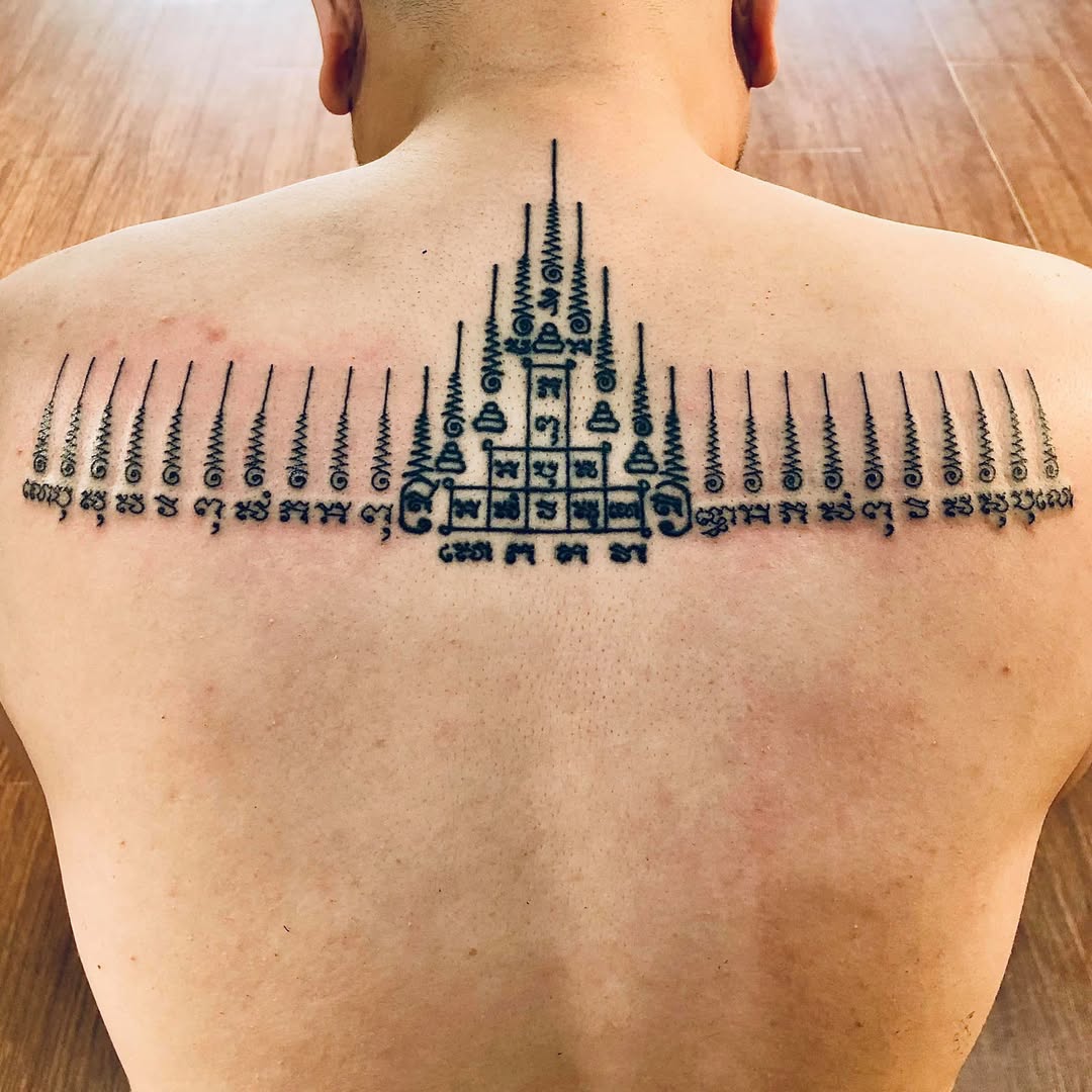 Kao Yod Tor Pik, the Winged Nine Spires (ยันต์เก้ายอดต่อปีก)